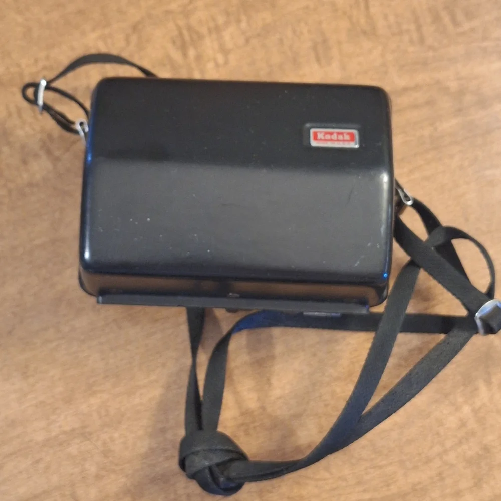 Vintage Kodak Instamatic 804 With Hard Shell Black Red Velvet Case Untested